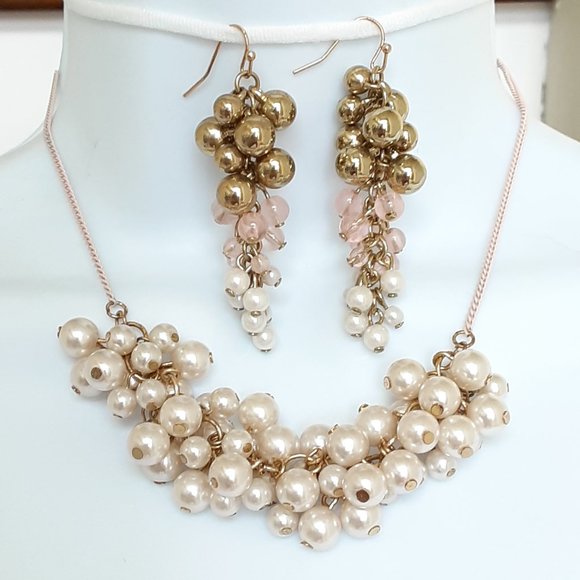 Jewelry - festive grape cluster faux pearl set
